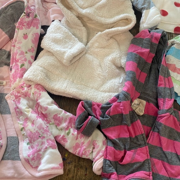 11 pieces of BABY GIRL clothes! 👶🏻mostly jackets w/hoods...2NWT the rest EUC❣️ - Picture 7 of 8